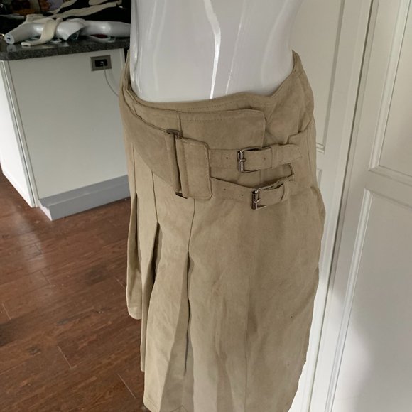 Danier 6 light tan suede skirt pleated with buckle - Picture 3 of 6